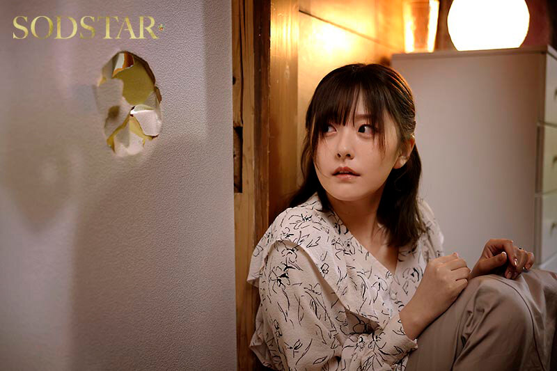 【1start00353】僕の住むアパートの隣室の美人妻は欲求不満だった。夫婦喧嘩で空いた直径10cmの壁穴越しに立ちバックで膣奥を突きまくった密かな不倫関係5日間。 青空ひかり / SODクリエイト