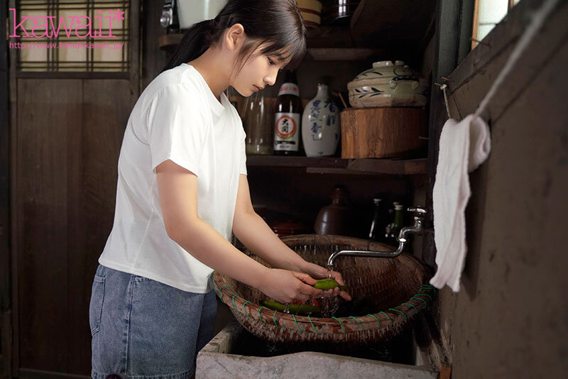 【cawd00880】森林の恵みを感じ、豊かな自然に育まれた、汚れなき子は、実は濃厚おじさんとエッチがしたい！ 山梨県の過疎地で、お爺ちゃんと2人暮らしの女の子AVデビュー 柊みおり / kawaii