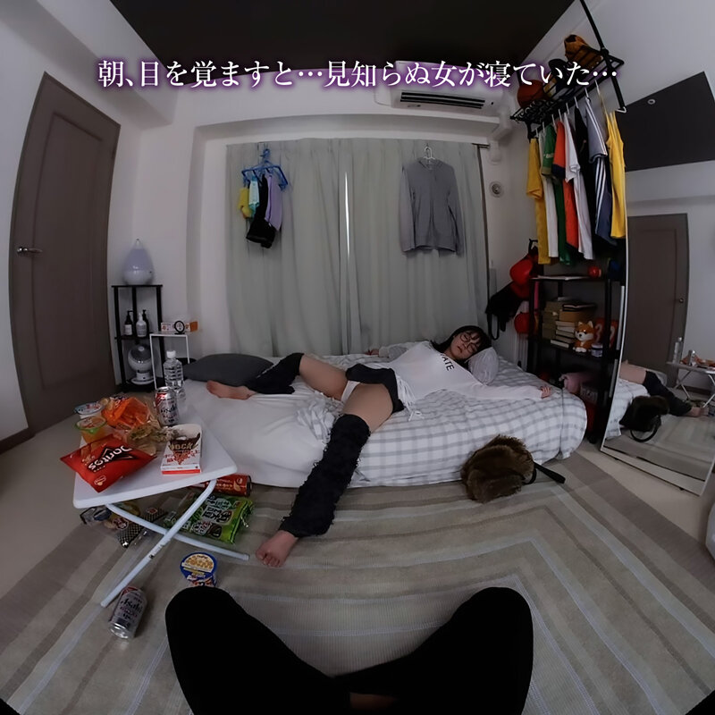 【crvr00398】部屋に転がり込んできた黒髪眼鏡女子と朝から晩までヤリまくる超幸せな一日。美ノ嶋めぐり / CRYSTAL VR