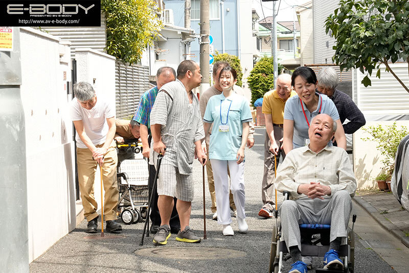 【ebwh00267】優しくて断れない人妻介護士は 真っ白な女体を高齢者に貪られ… 濃厚こってり計16P乱交 柏木ふみか / E-BODY